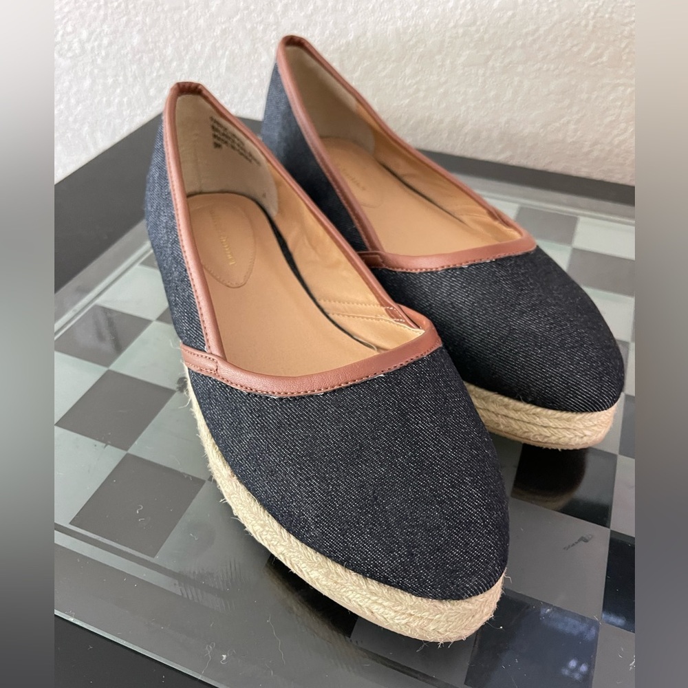 Alfred Dunner Espadrille Denim shoes.  Size 9 NEW